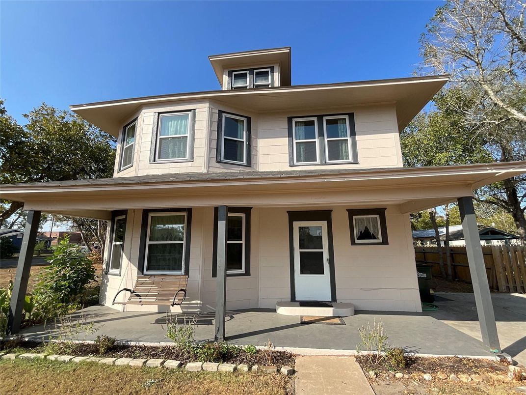 Exterior, Facade, American Foursquare