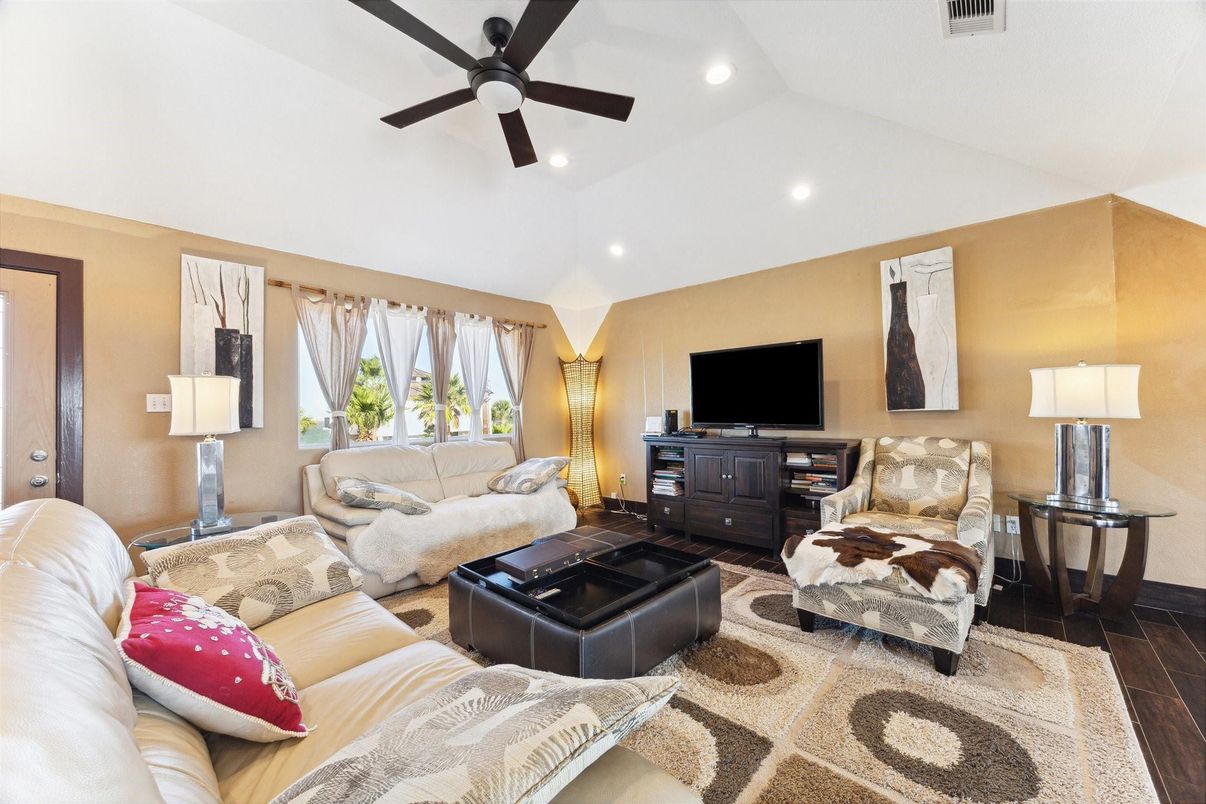 Interior, Living room, Recessed Lighting, Wood Texture Flooring