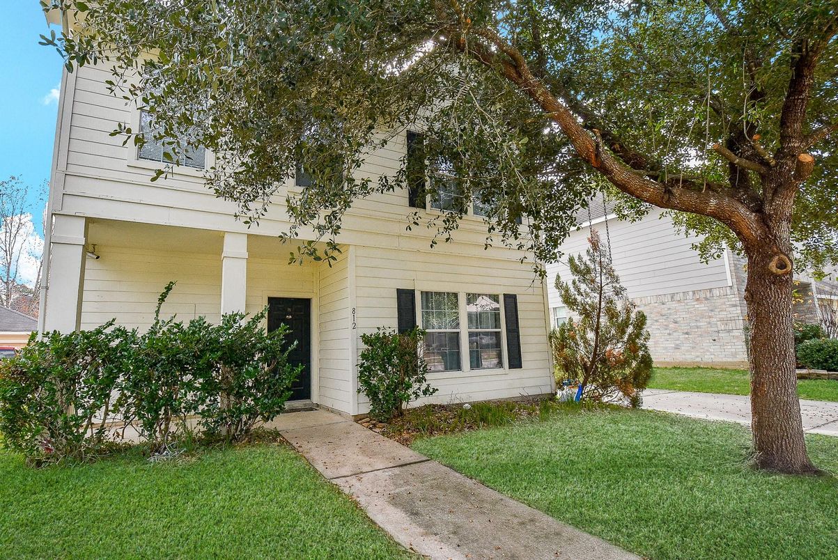 Exterior, Facade, None