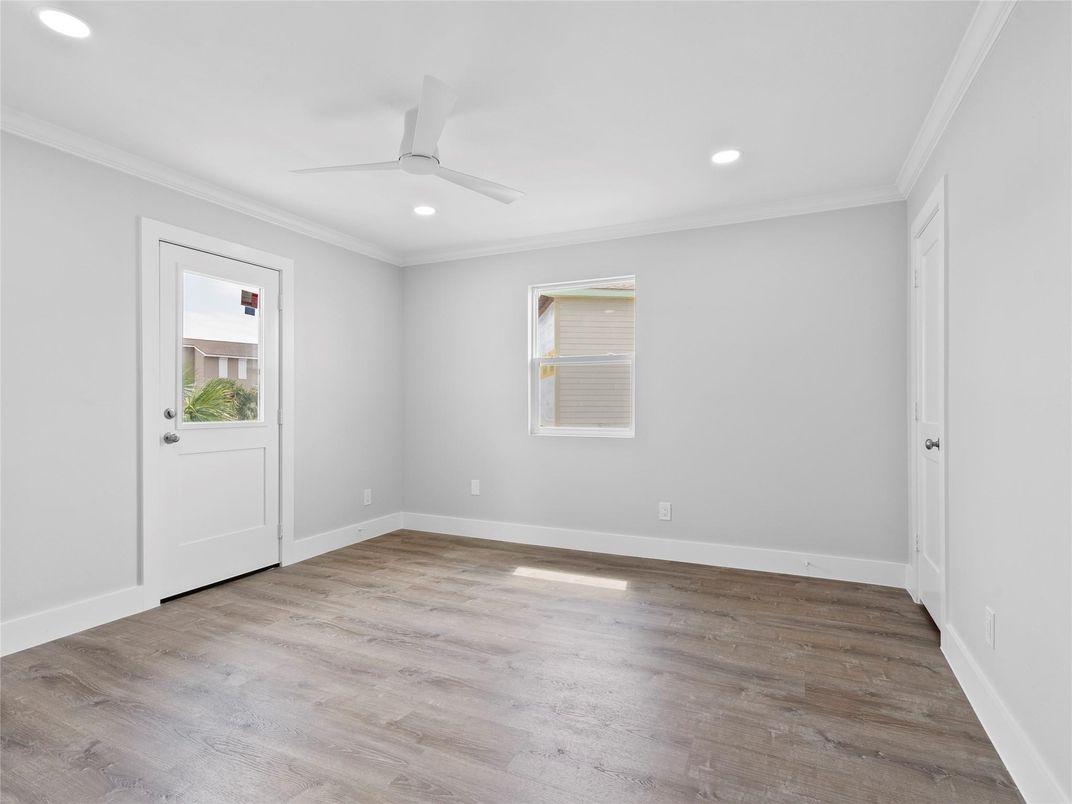 Empty room, Interior, Recessed Lighting, Wood Texture Flooring