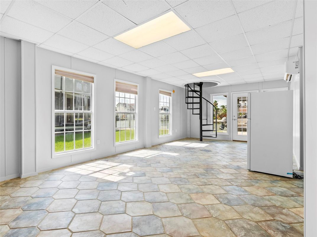 Empty room, Interior, Recessed Lighting