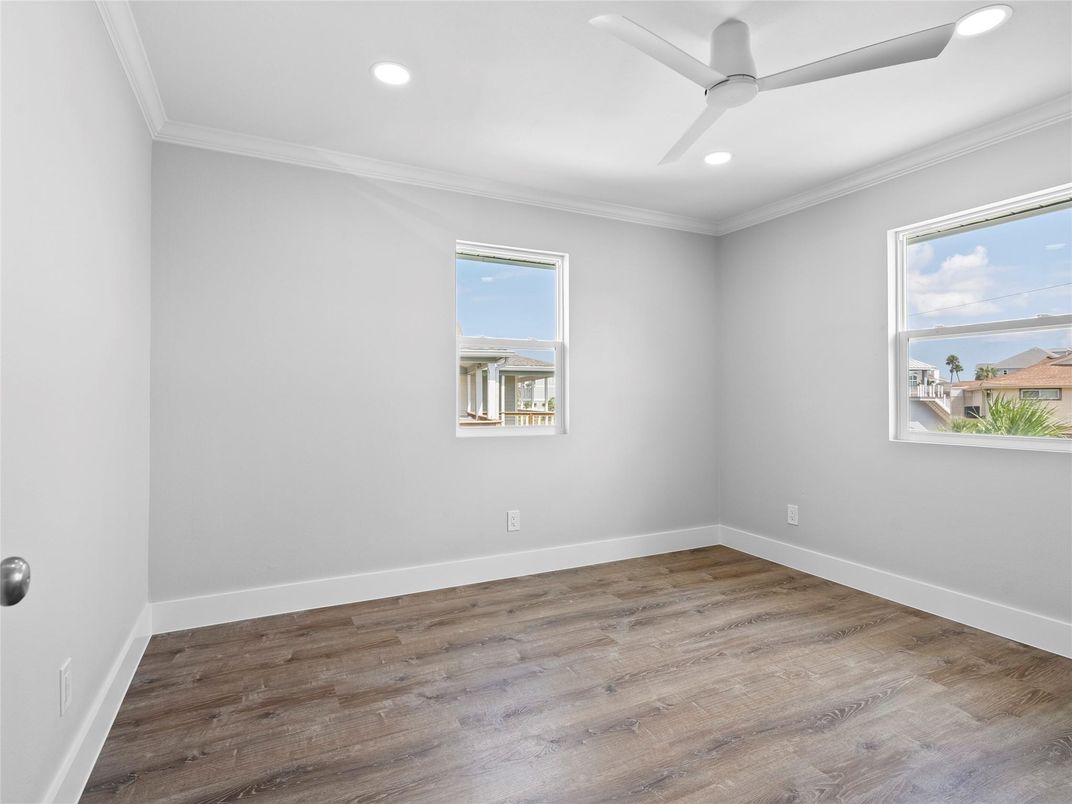 Empty room, Interior, Recessed Lighting, Water, Wood Texture Flooring