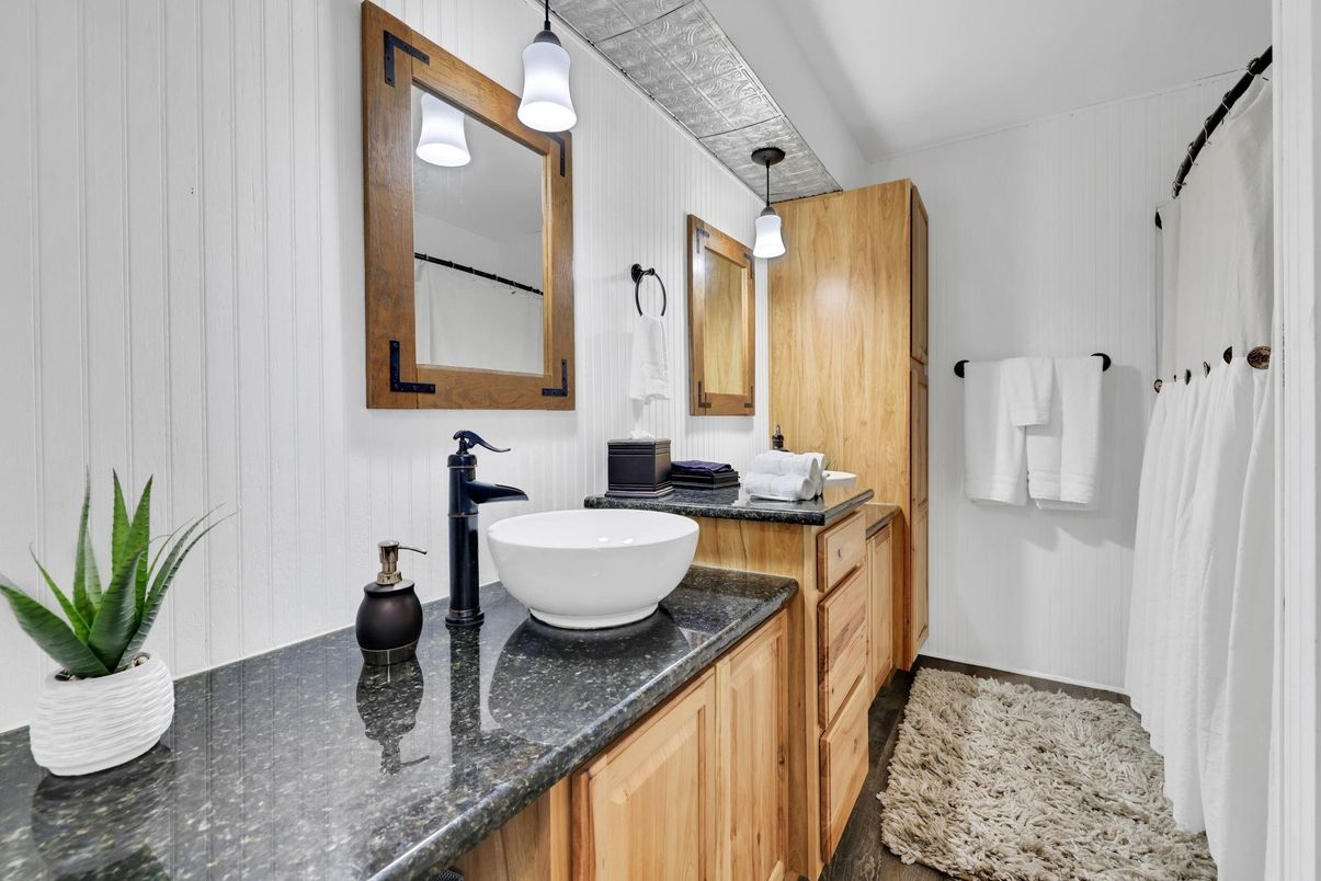 Bathroom, Dual Sink Vanities, Interior, Pendant Lights