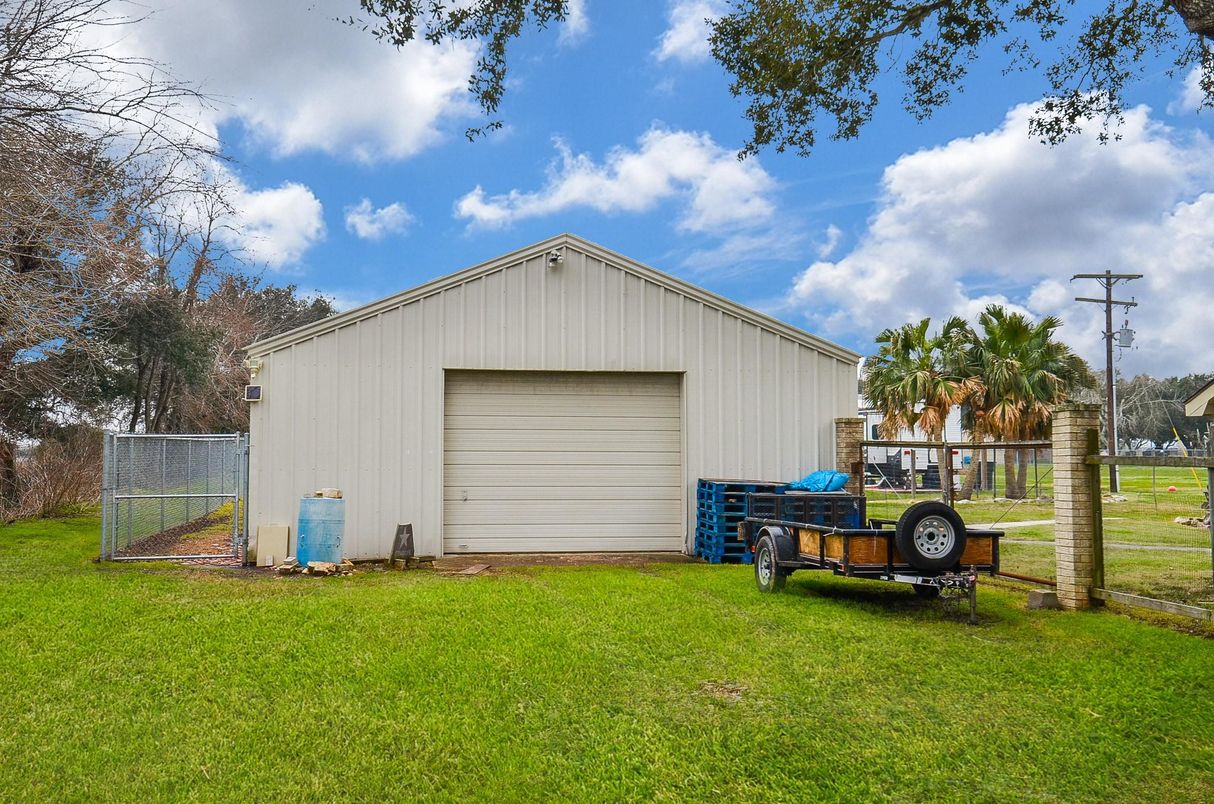 Backyard, Detached Garage, Exterior