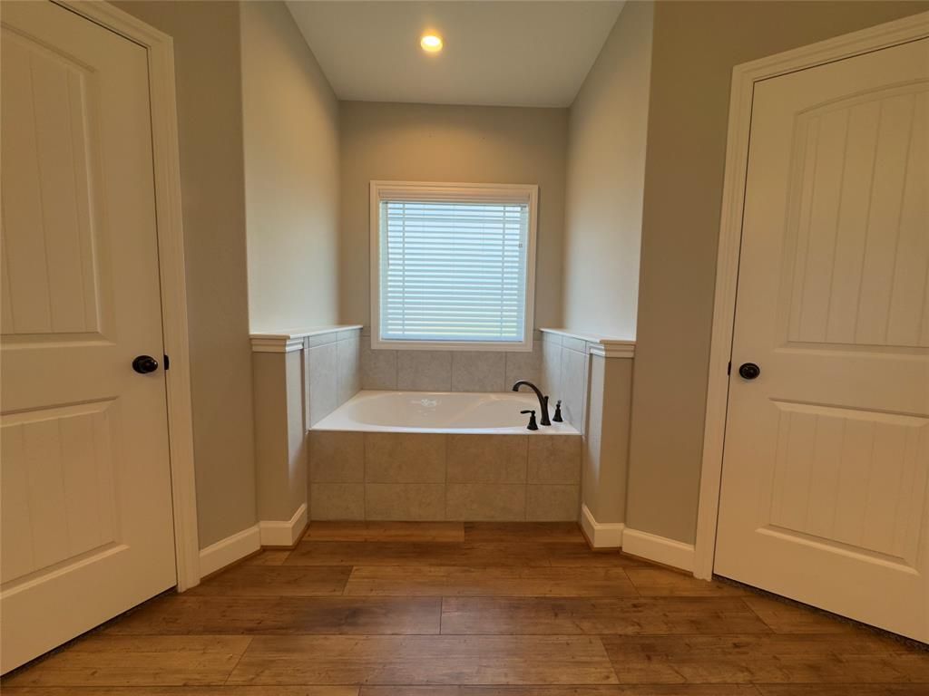Bathroom, Interior, Recessed Lighting, Wood Texture Flooring