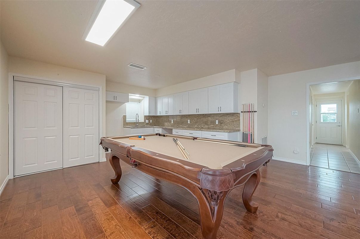 Billiard Table, Game Room, Interior, Wood Texture Flooring