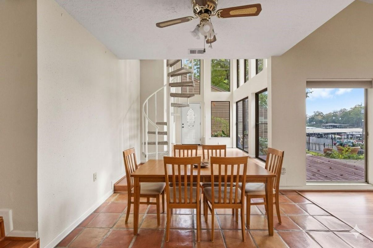 Dining room, Interior