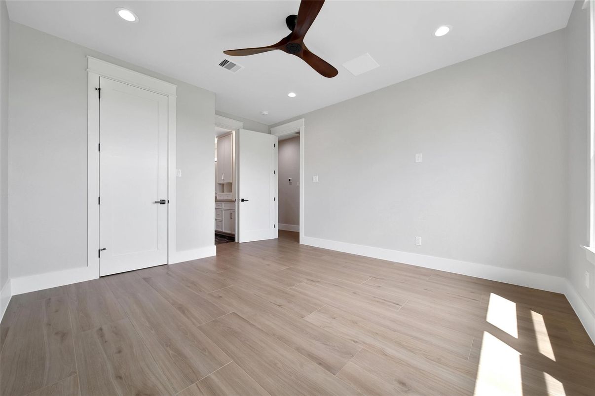 Empty room, Interior, Recessed Lighting, Wood Texture Flooring