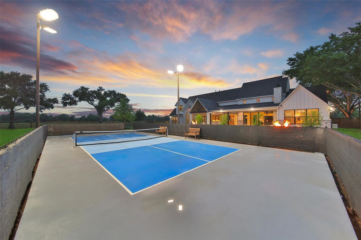 Exterior, Tennis Courts