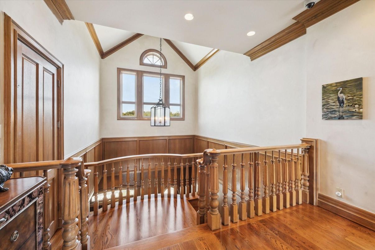 Interior, Pendant Lights, Recessed Lighting, Wood Texture Flooring
