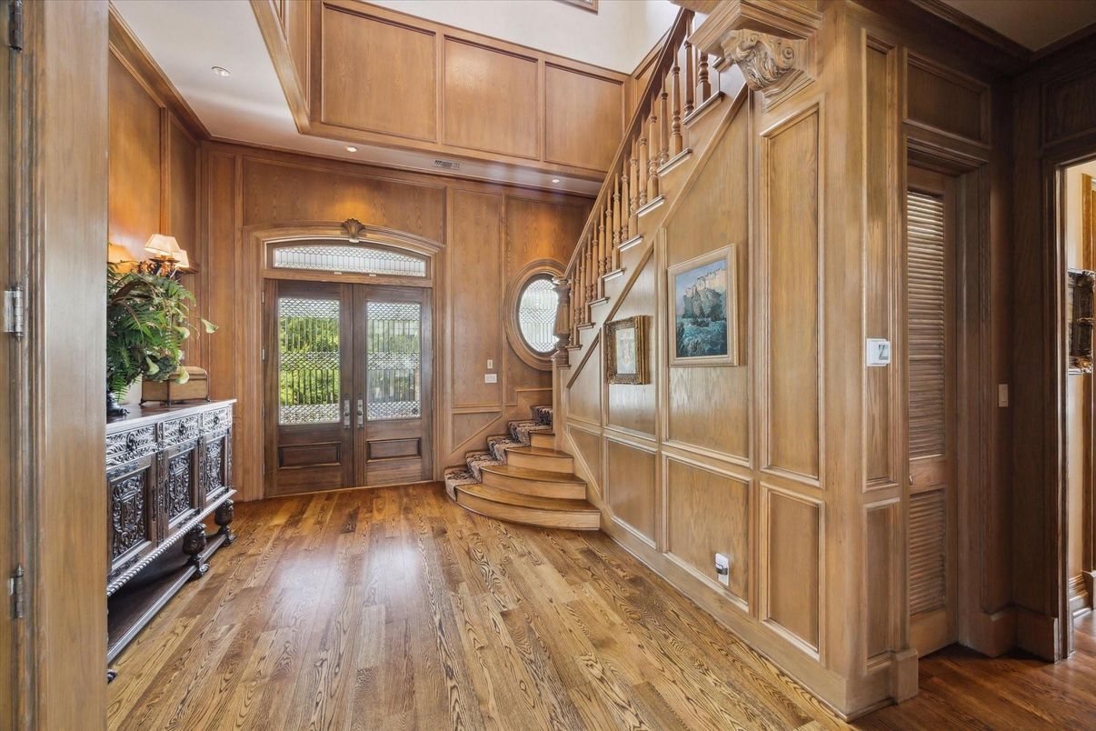 Interior, Recessed Lighting, Wood Texture Flooring, Wooden Walls