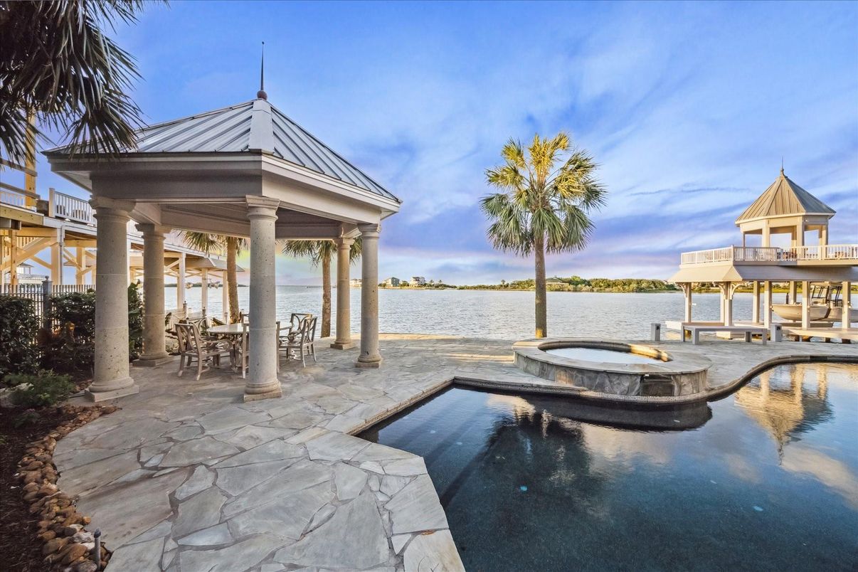 Exterior, Pool, Water