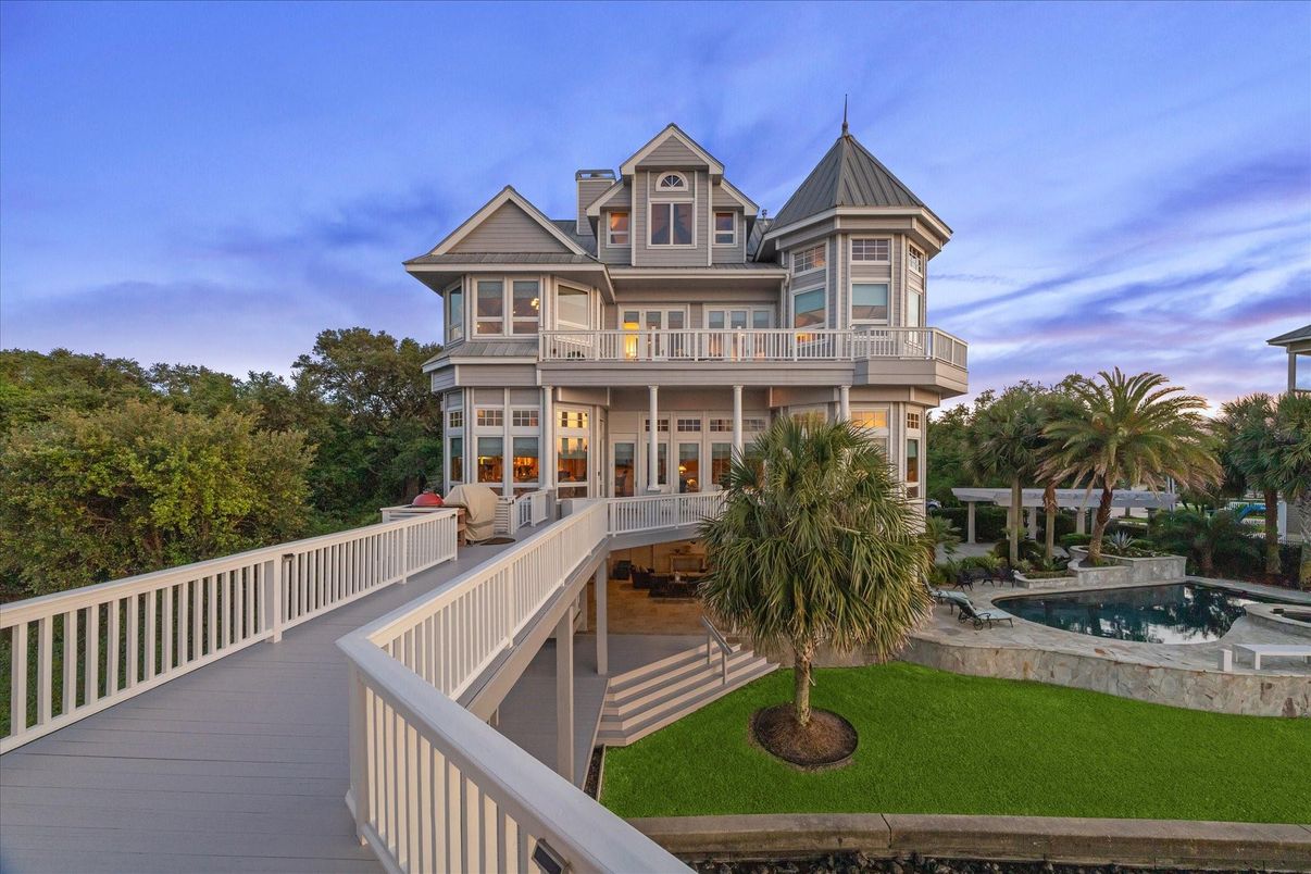 Exterior, Facade, Pool, Queen Anne Victorian