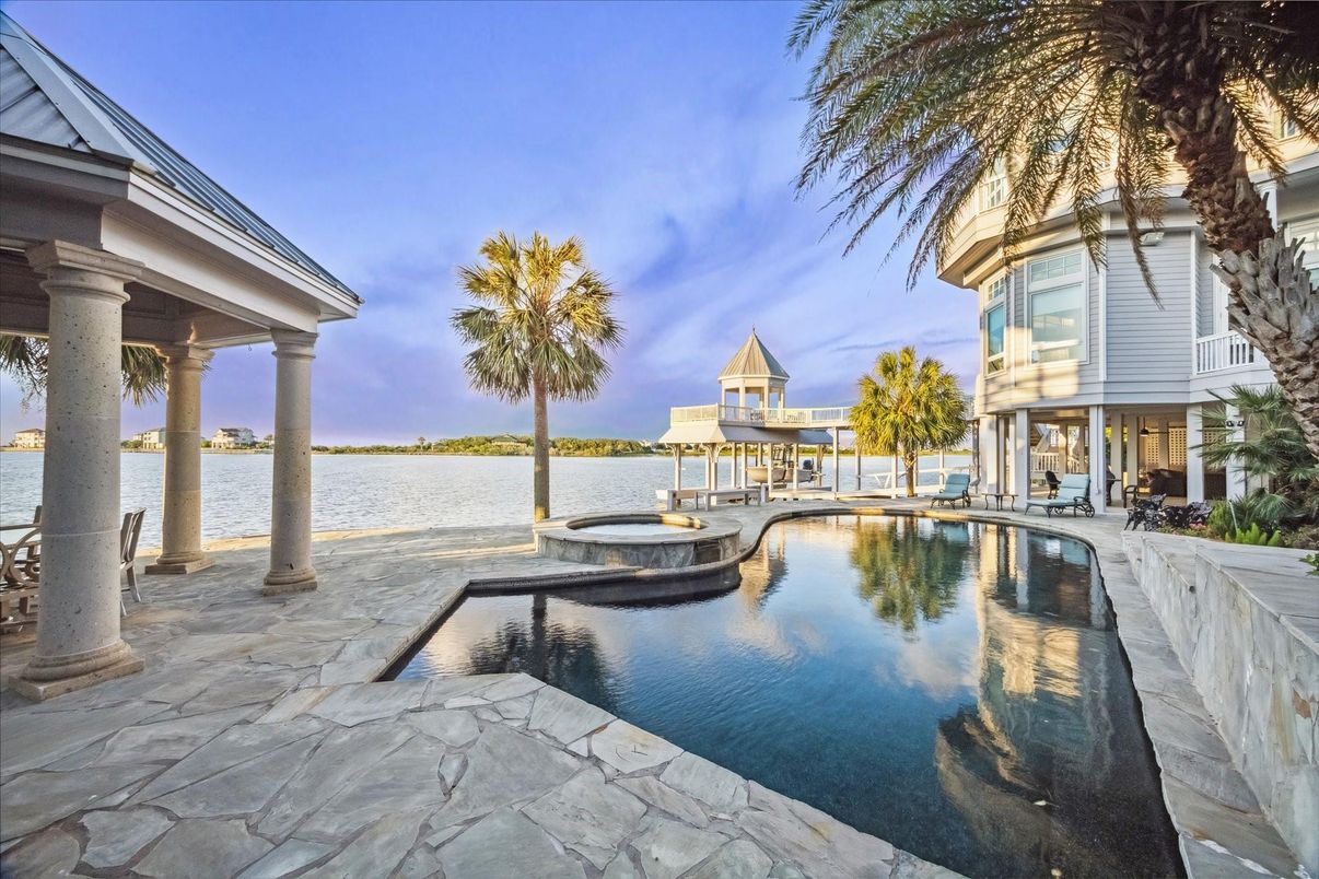 Exterior, Pool, Water