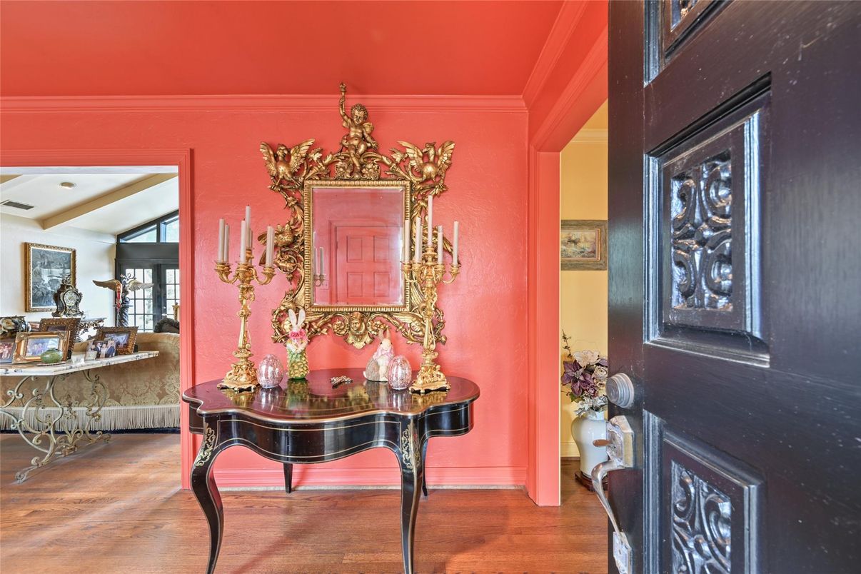 Chandelier, Interior, Wood Texture Flooring