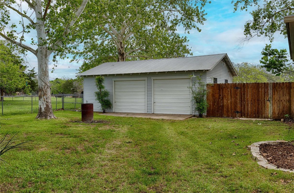 Backyard, Detached Garage, Exterior