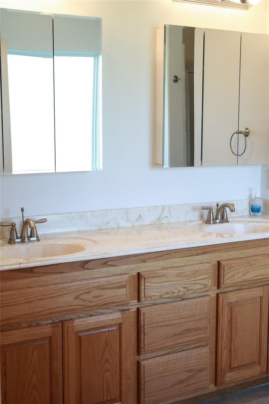 Bathroom, Dual Sink Vanities, Interior