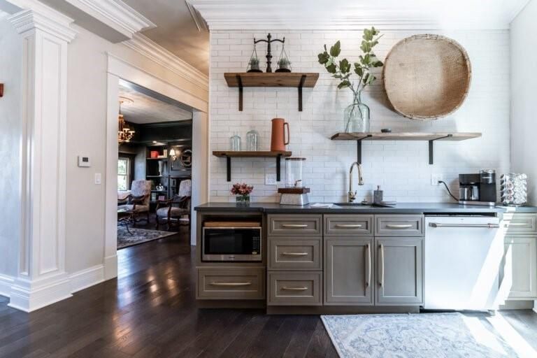 Chandelier, Dining room, Interior, Kitchen, Stainless Steel Appliances, Stone Walls, Wood Texture Flooring