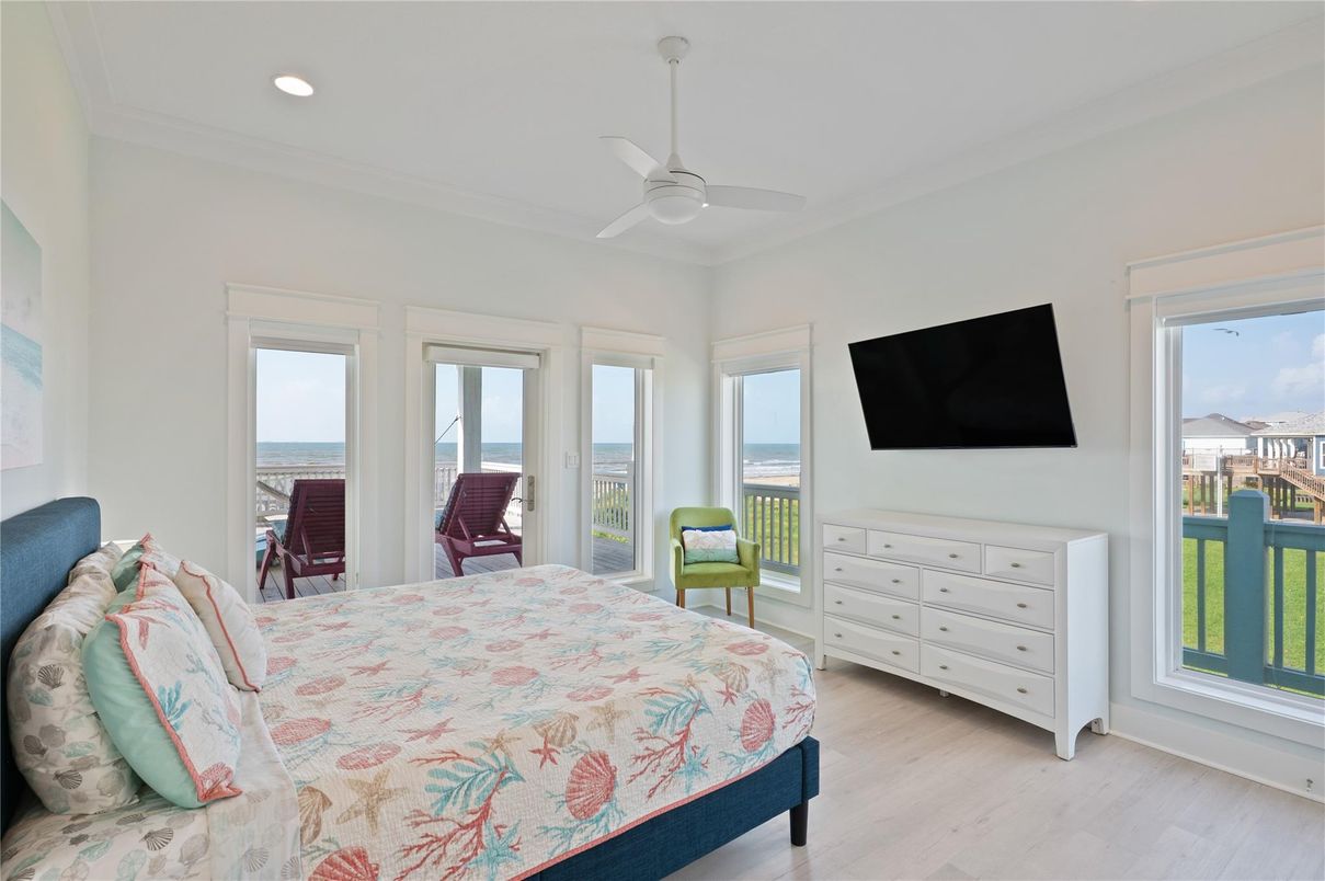 Bedroom, Interior, Recessed Lighting, Water, Wood Texture Flooring