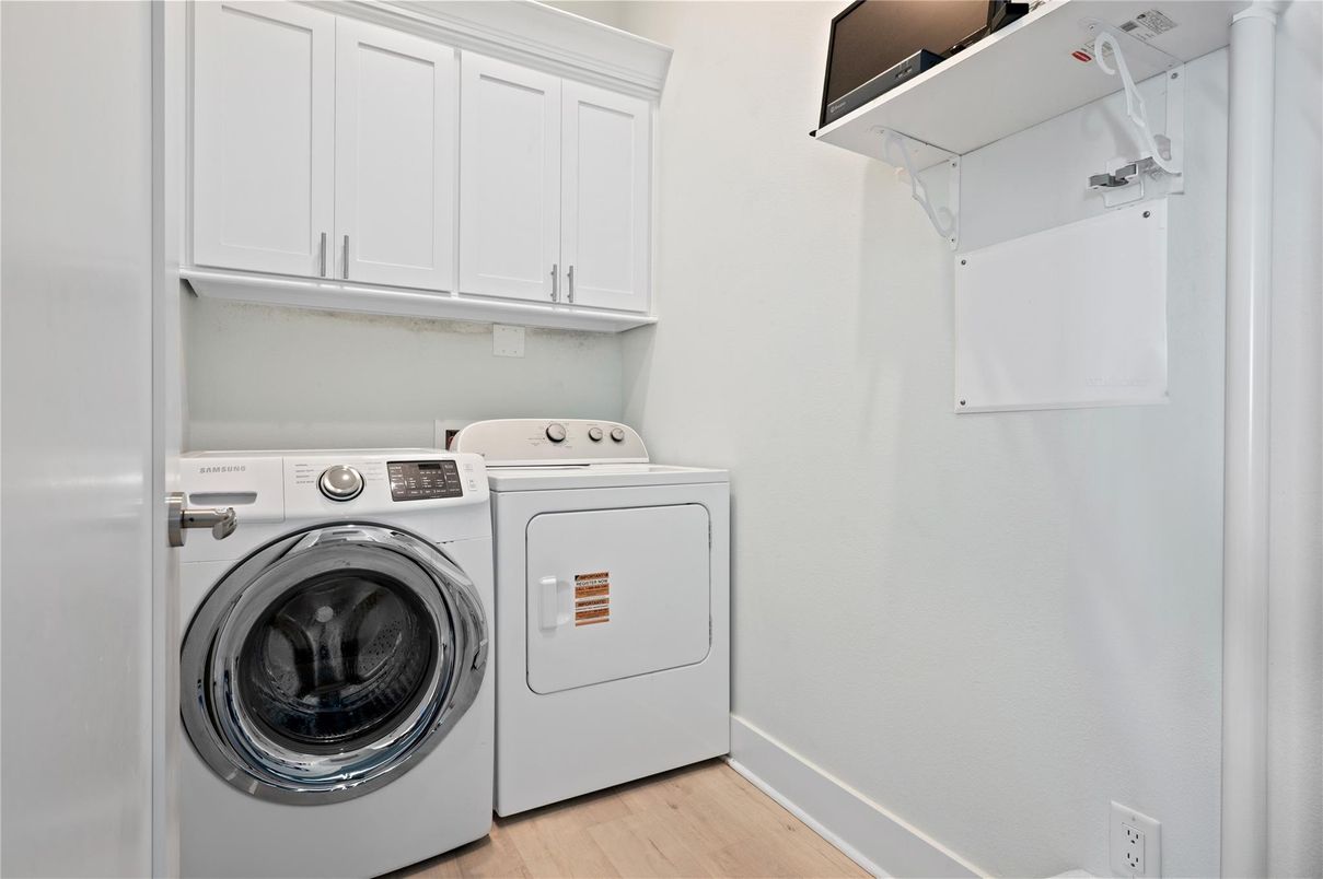 Interior, Washer, Wood Texture Flooring