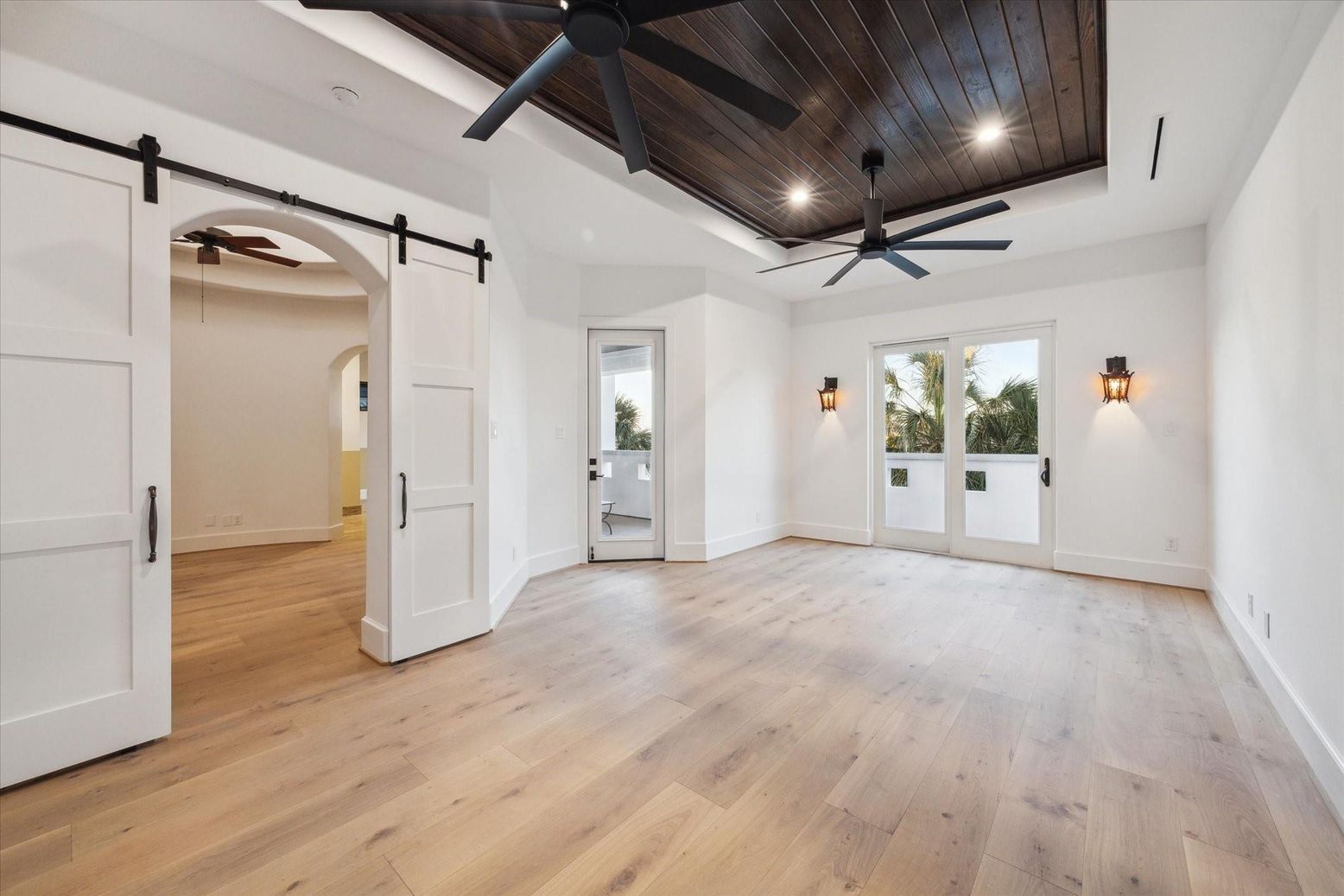 Empty room, Interior, Recessed Lighting, Wooden Ceilings, Wood Texture Flooring