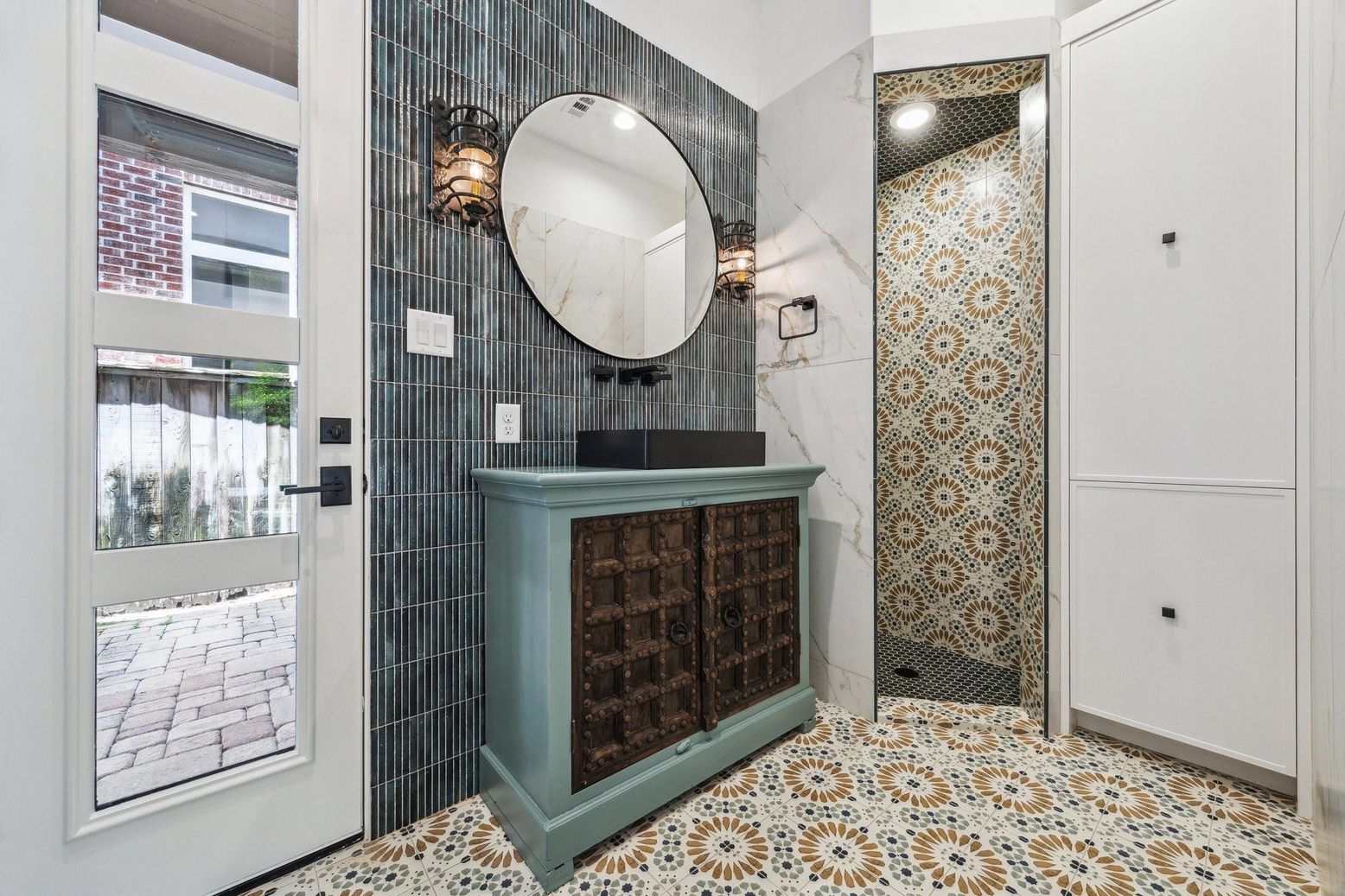 Bathroom, Interior, Recessed Lighting