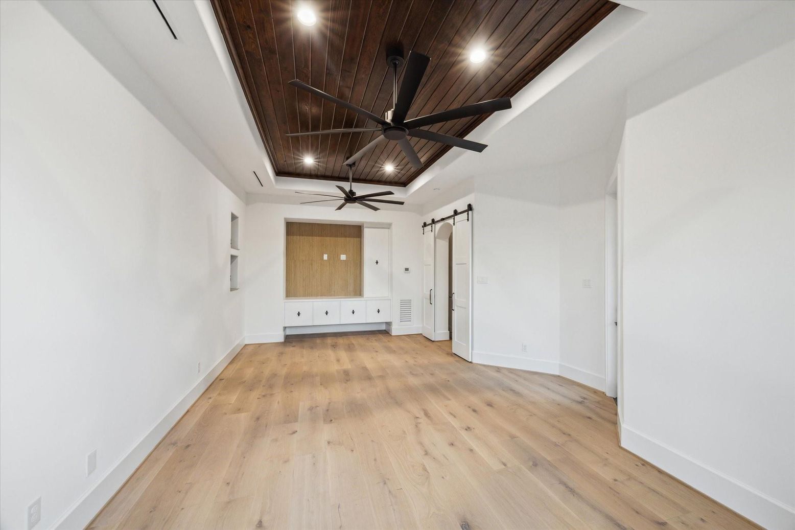 Empty room, Interior, Recessed Lighting, Wooden Ceilings, Wood Texture Flooring