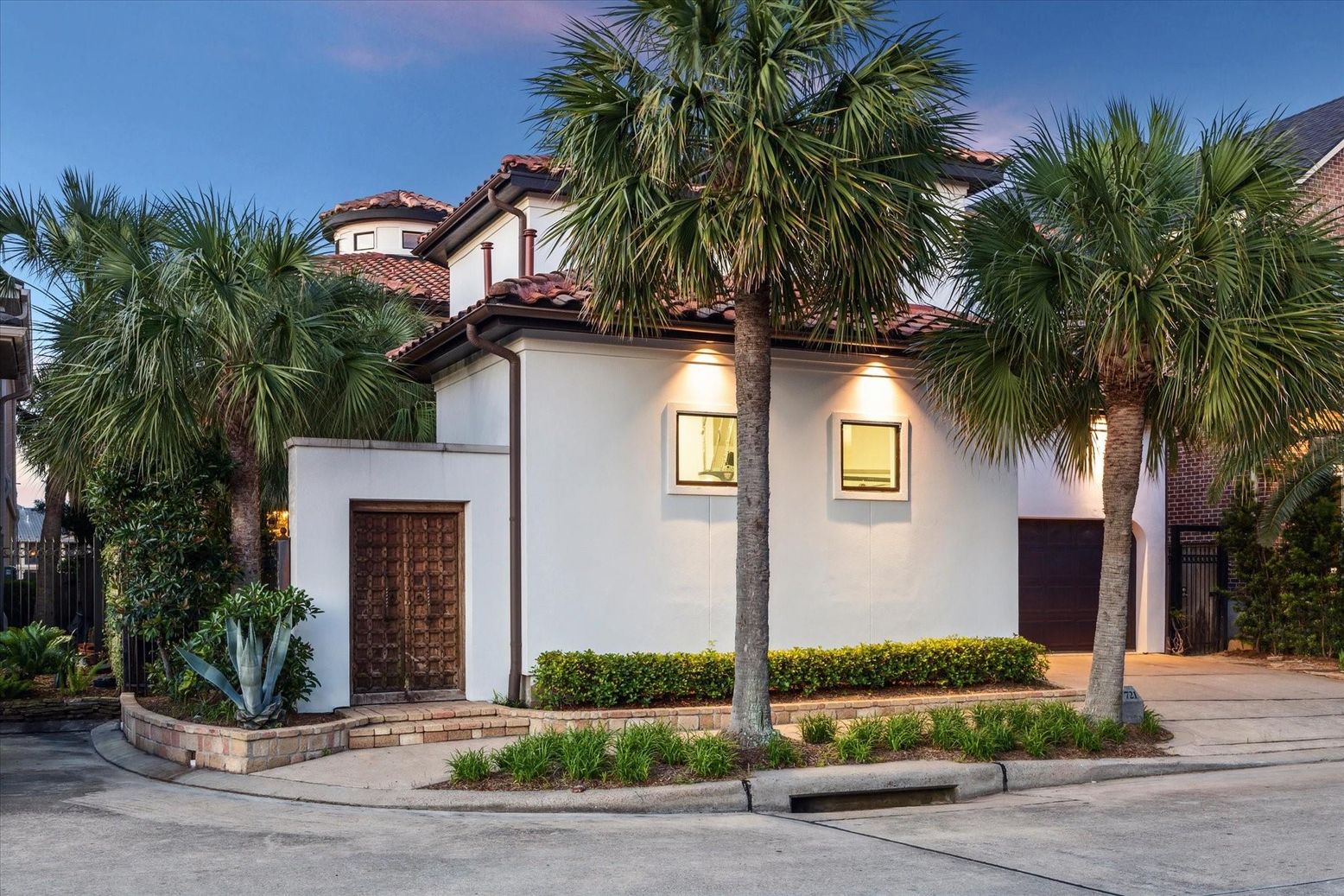 Attached, Exterior, Facade, Spanish Mediterranean