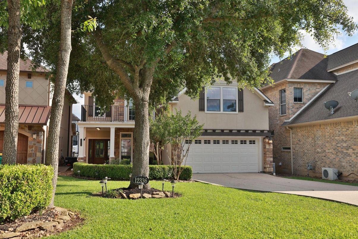 Attached, Exterior, Facade, Brick Facade, Rowhouse