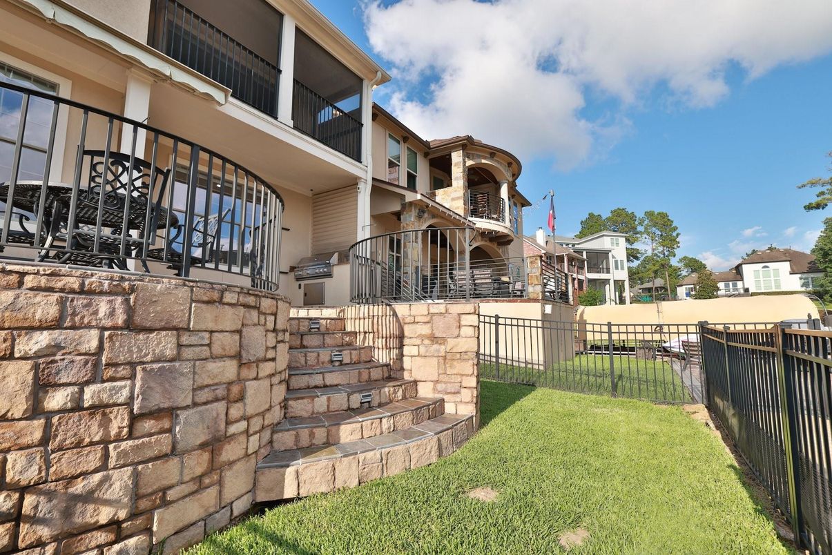 Exterior, Outdoor Kitchen