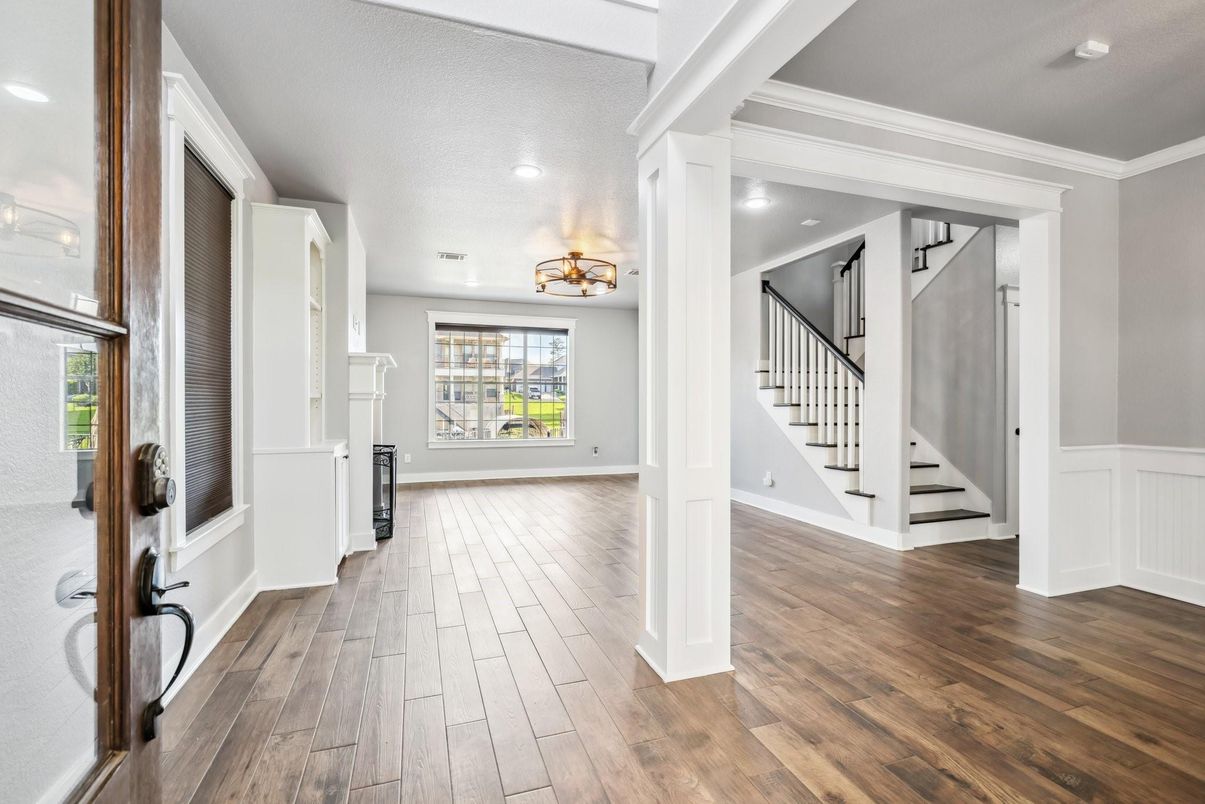 Interior, Recessed Lighting, Wood Texture Flooring