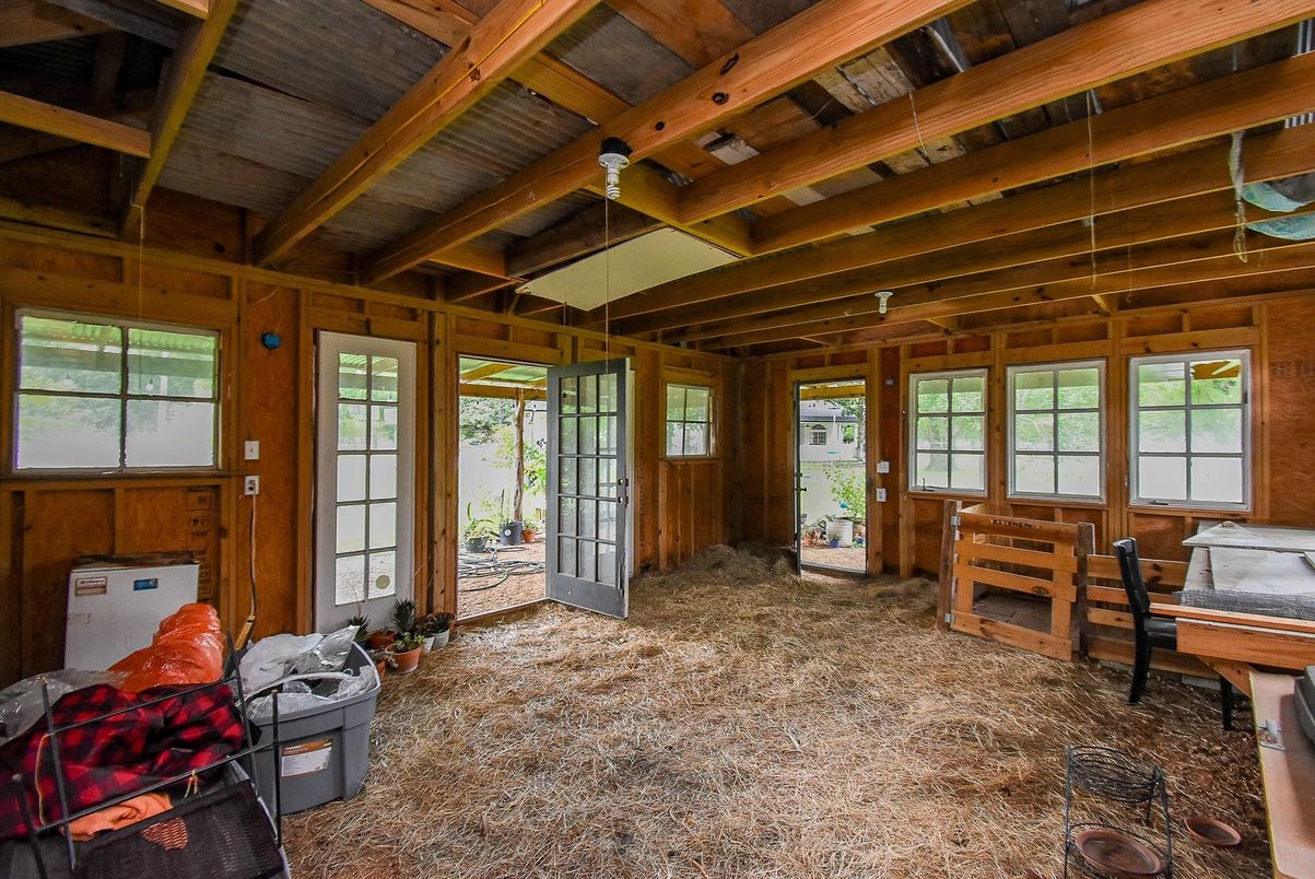 Empty room, Interior, Wooden Beams, Wooden Walls
