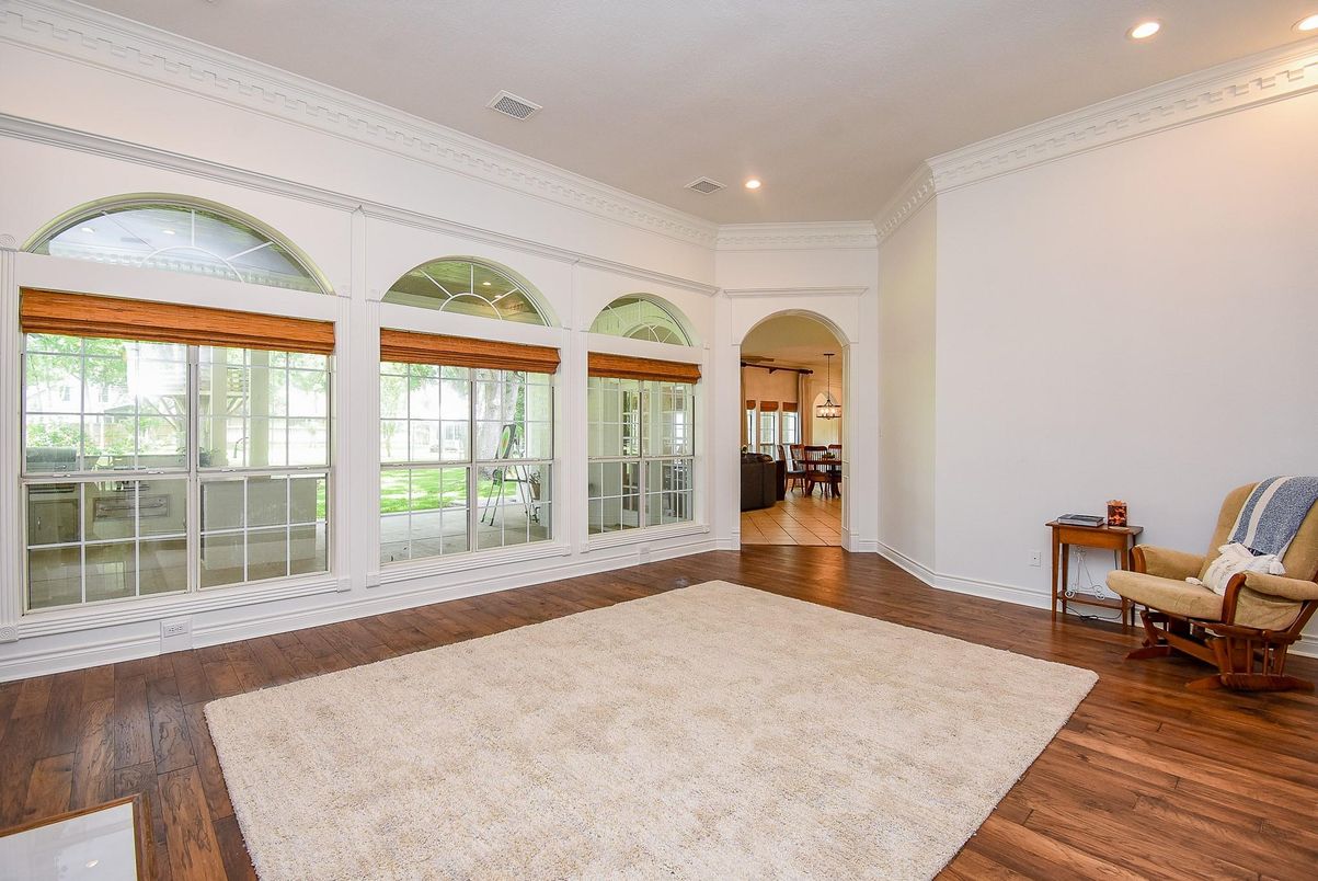 Interior, Recessed Lighting, Wood Texture Flooring