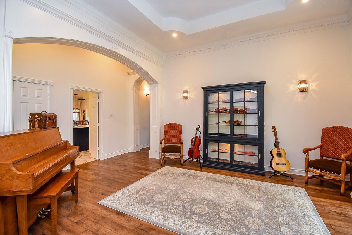 Interior, Piano, Recessed Lighting, Wood Texture Flooring