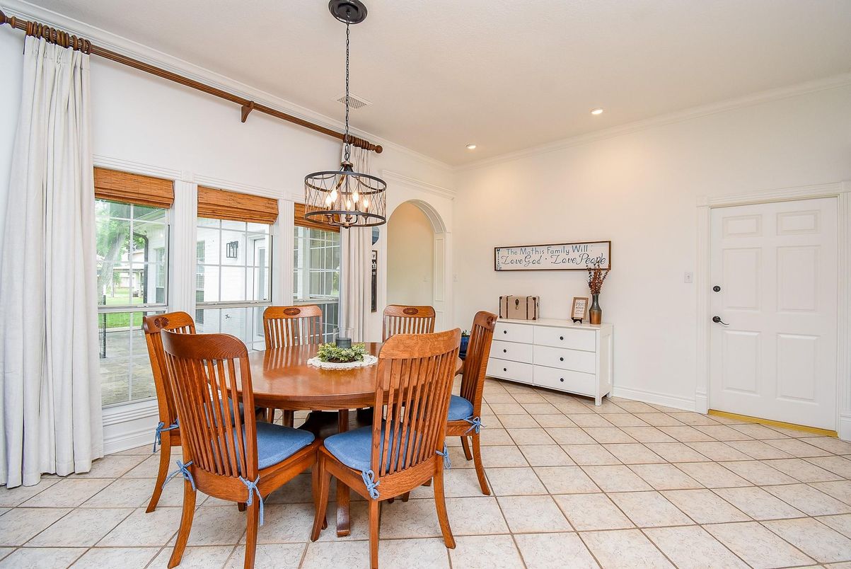 Dining room, Interior, Pendant Lights, Recessed Lighting