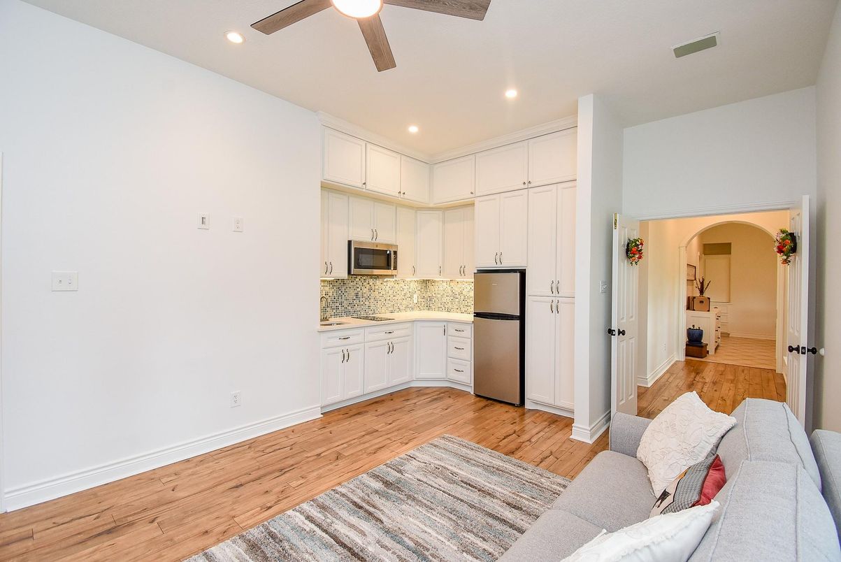 Interior, Kitchen, Living room, Recessed Lighting, Wood Texture Flooring