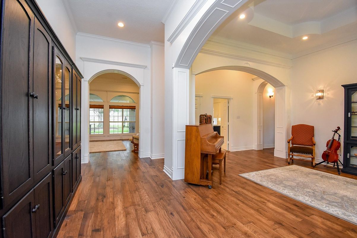 Interior, Piano, Recessed Lighting, Wood Texture Flooring