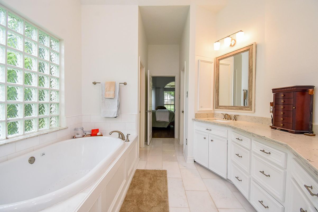 Bathroom, Dual Sink Vanities, Interior