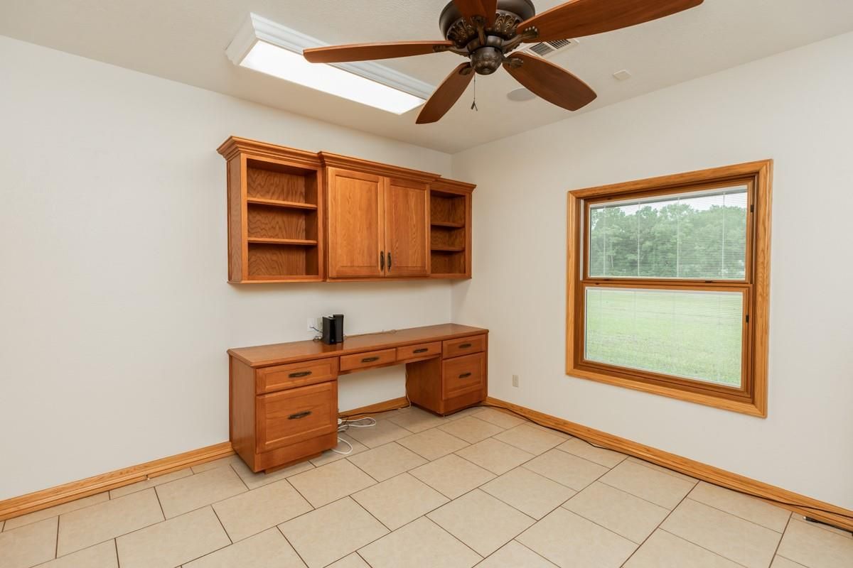 Home Office, Interior