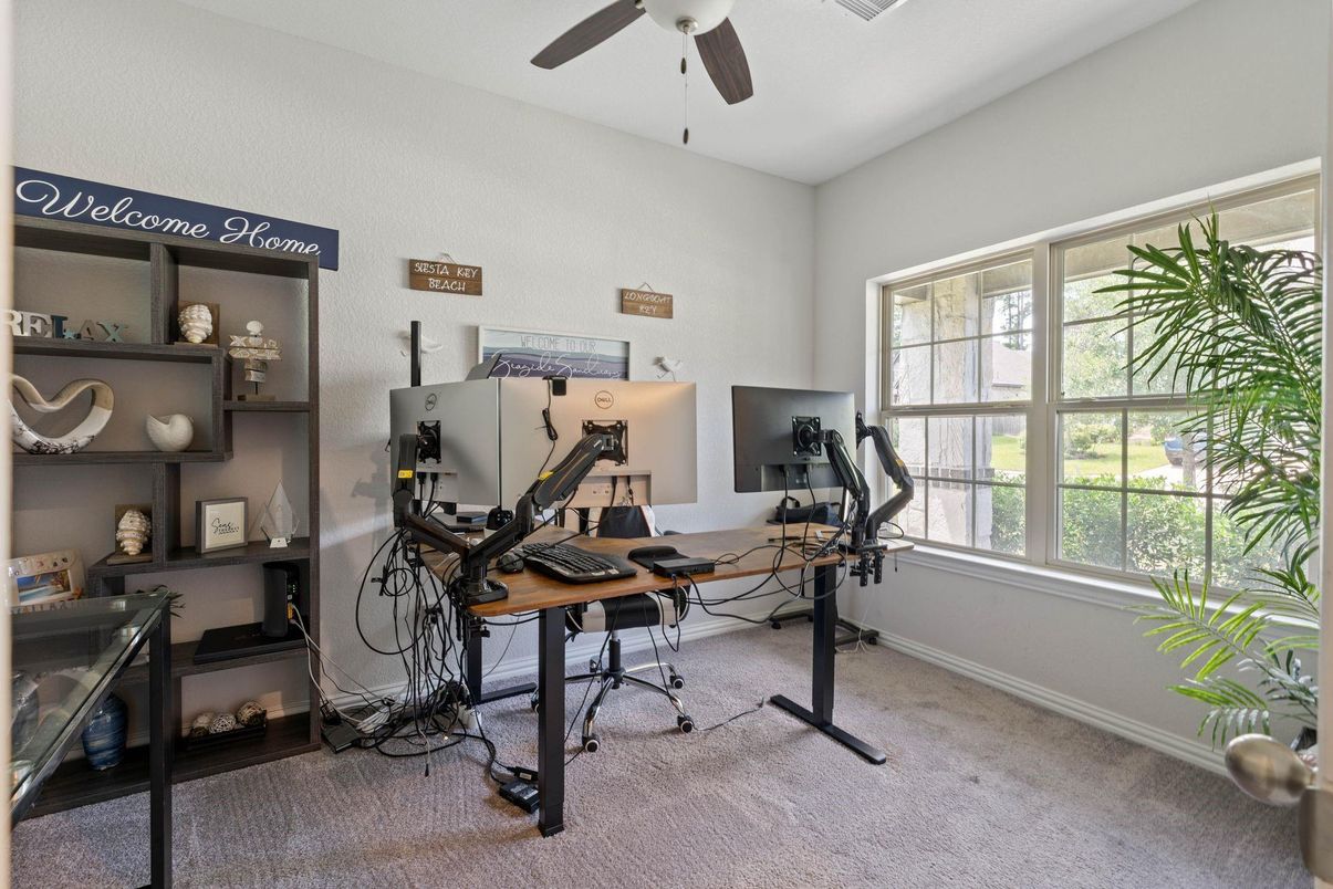 Home Office, Interior