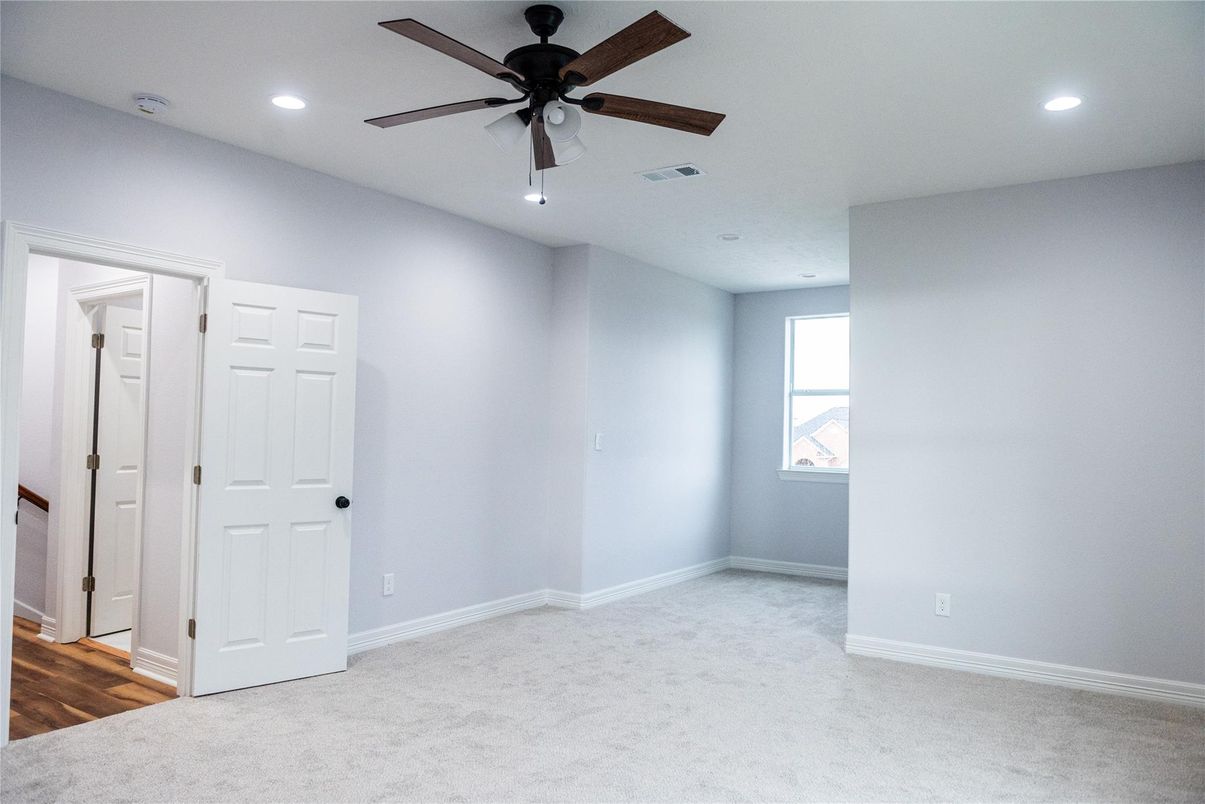 Empty room, Interior, Recessed Lighting