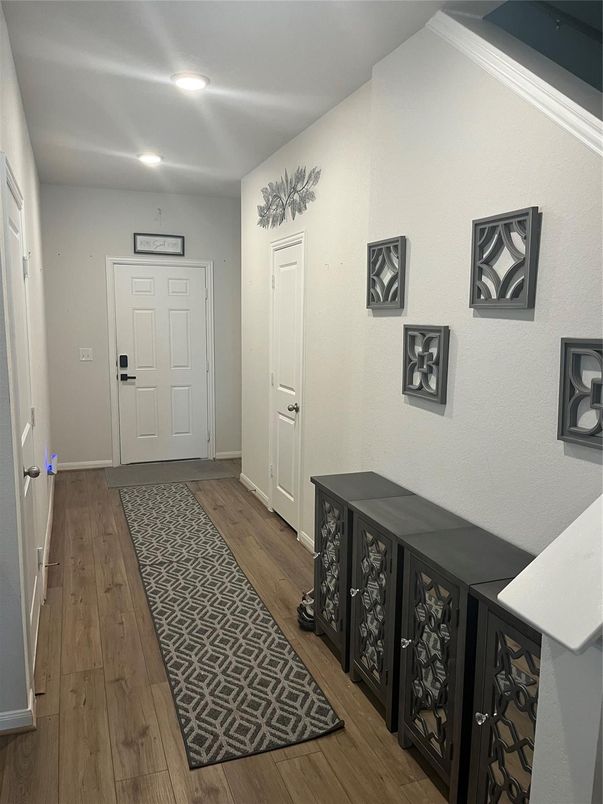 Interior, Recessed Lighting, Wood Texture Flooring