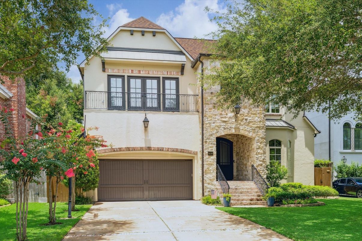 Attached, Exterior, Facade, Spanish Mediterranean