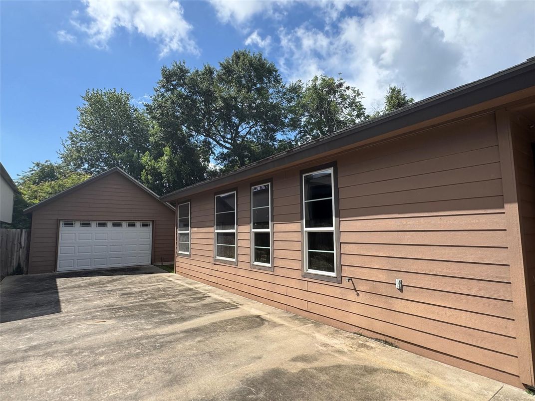 Detached Garage, Exterior
