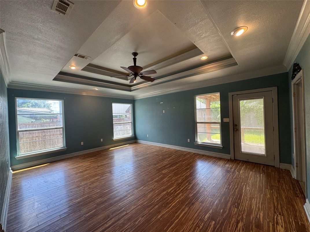 Empty room, Interior, Recessed Lighting, Wood Texture Flooring