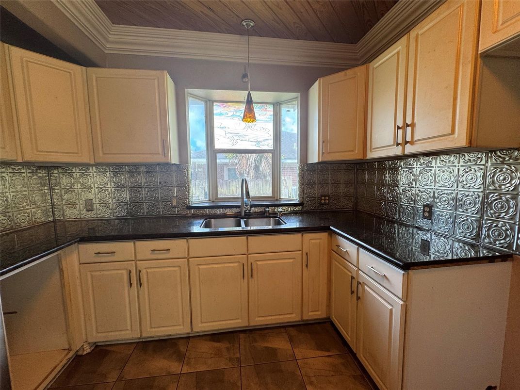 Interior, Kitchen, Pendant Lights, Wooden Ceilings