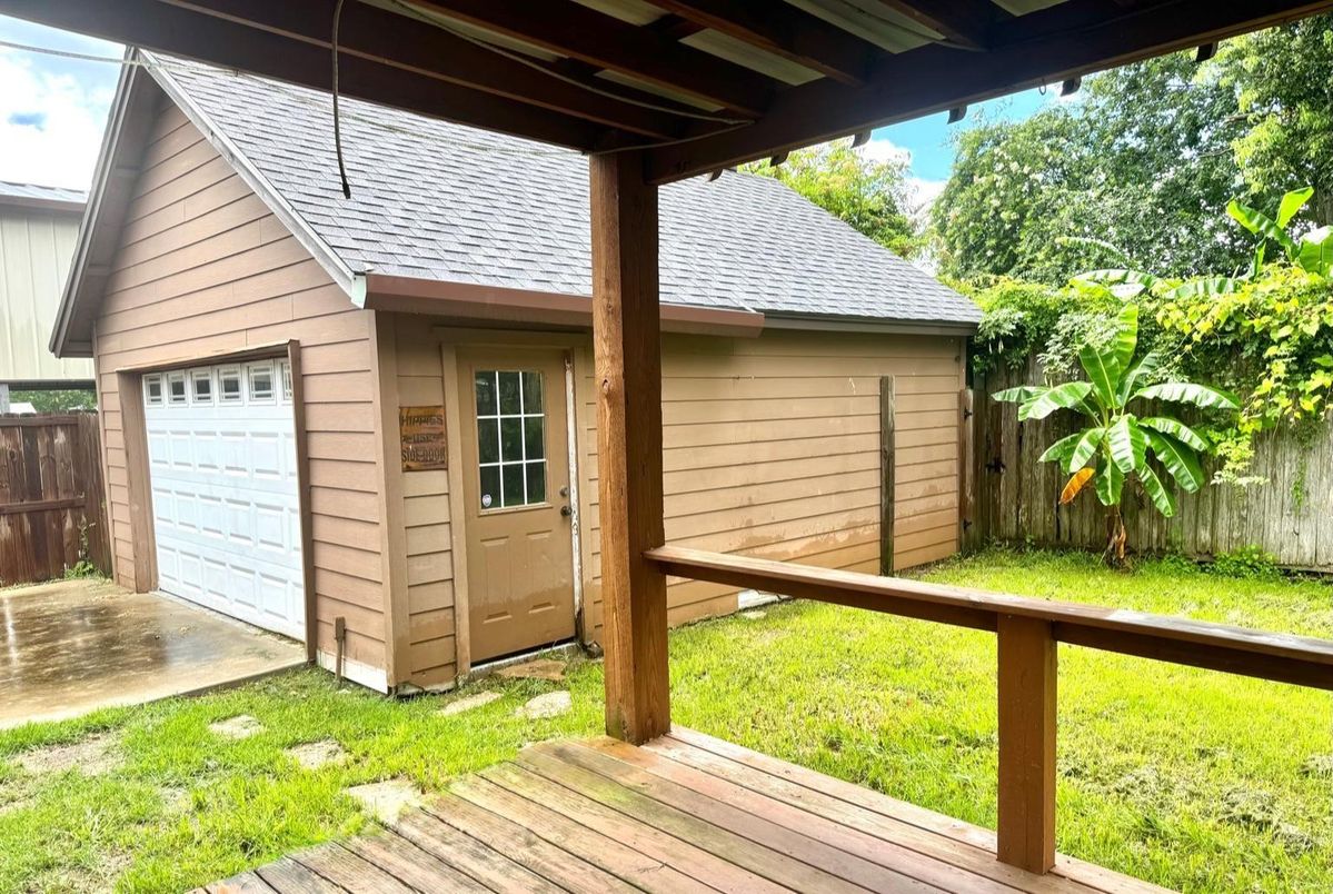 Detached Garage, Exterior