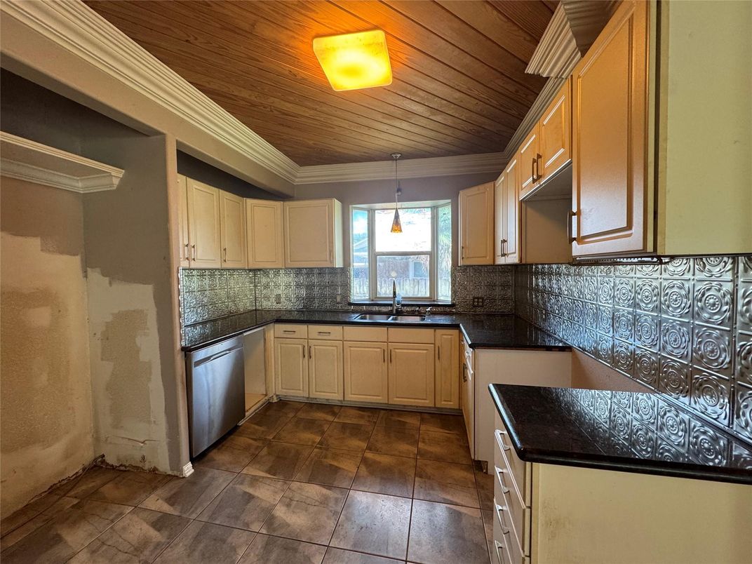 Interior, Kitchen, Pendant Lights, Wooden Ceilings