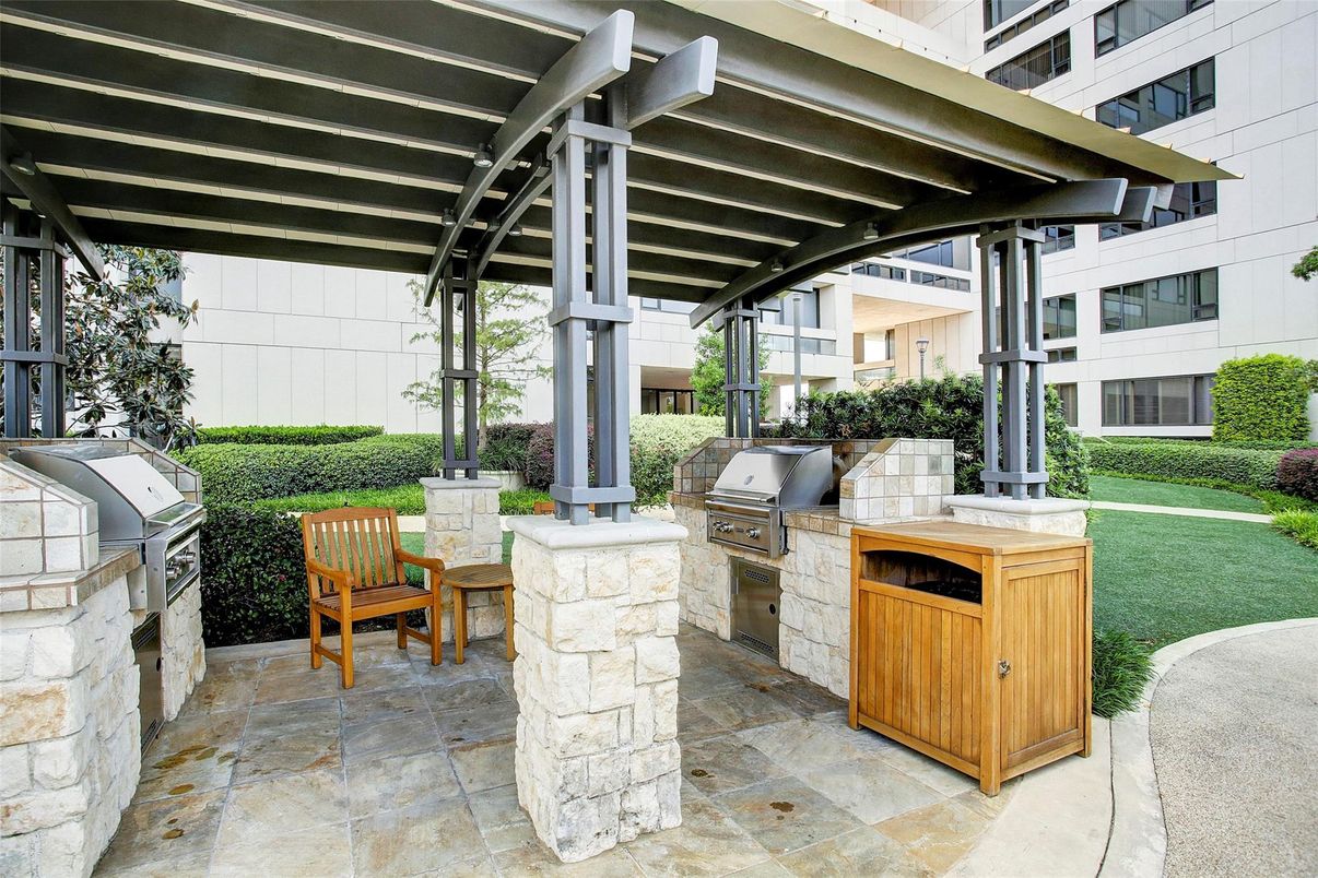 Exterior, Outdoor Kitchen