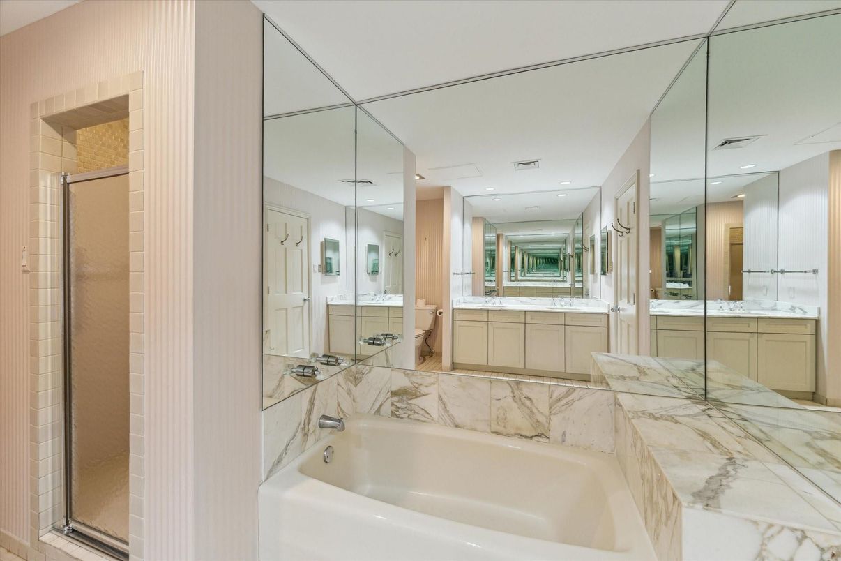 Bathroom, Interior, Recessed Lighting